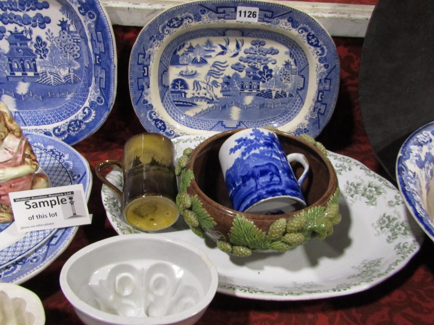 A collection of 19th century and later ceramics including blue and white meat plates, blue and white - Bild 2 aus 4