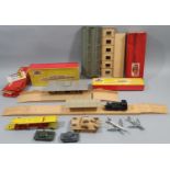 Small collection of railway model railway station items including Hornby Dublo Station Island Kit