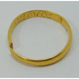 Yellow metal posie ring inscribed 'In thee my choice I doe rejoyce', 1.5g (cut - 'ice I' is missing)