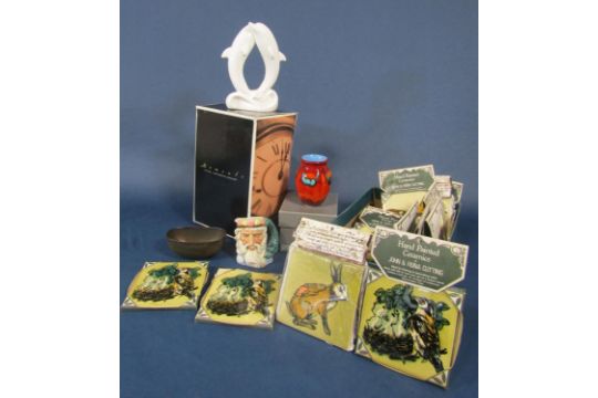 A collection of 19 ceramic tiles by John and Fiona Cutting with decoration of birds, a hare, - Image 1 of 3