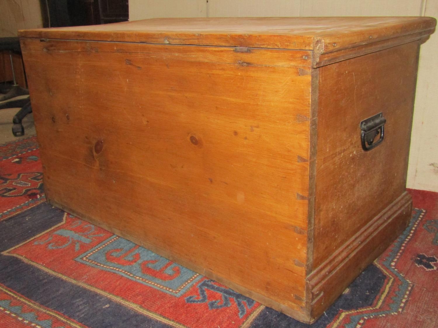 A 19th century stripped pine blanket box with hinged lid, exposed dovetail construction and ironwork - Image 3 of 4