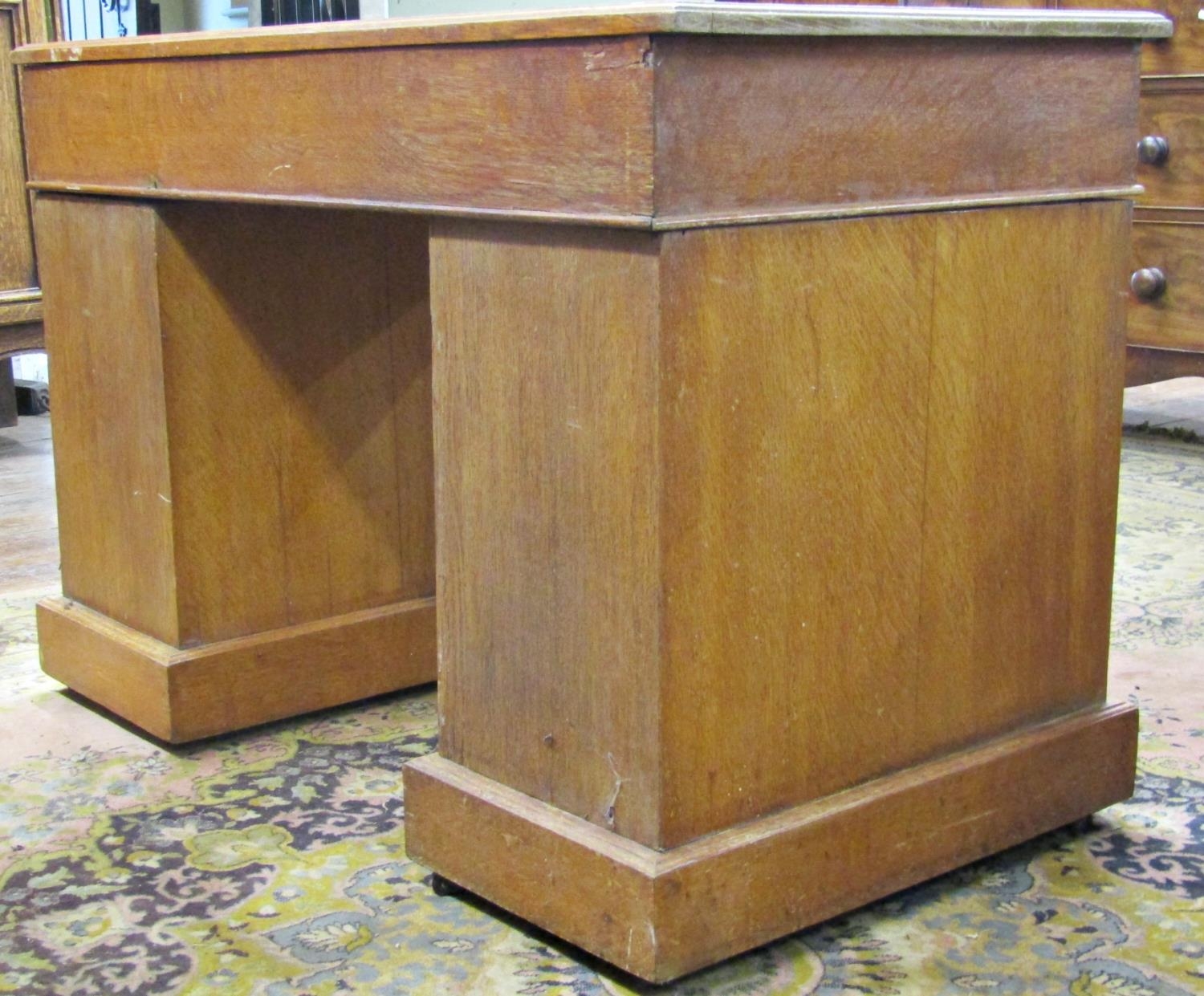 An late Victorian oak pedestal desk of nine graduated drawers with brass plate handles and inset - Image 3 of 3
