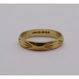 22ct wedding ring, size P, 3.7g