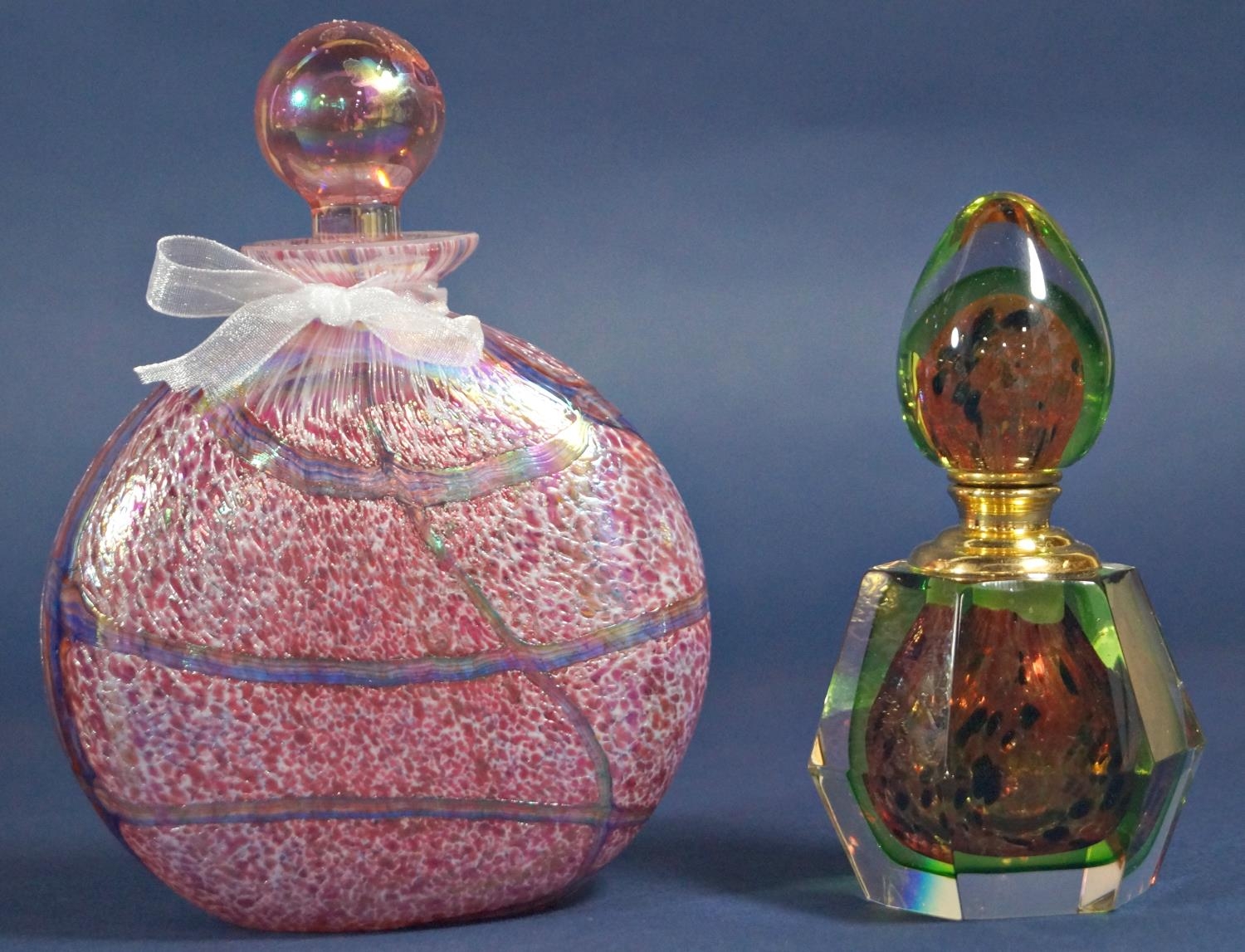 A hexagonal green cut glass scent bottle a pink bubble centre (small chip), a Murano style pink - Image 4 of 7