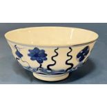 Chinese blue and white porcelain 'lotus' bowl (18th/19th Century) with single character 'Yu' (