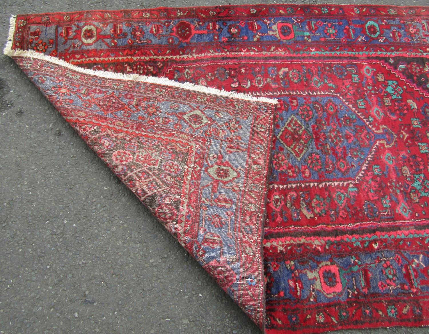 An old Middle Eastern rug with a central medallion and stylised floral pattern, 221cm x 131cm. - Image 3 of 3