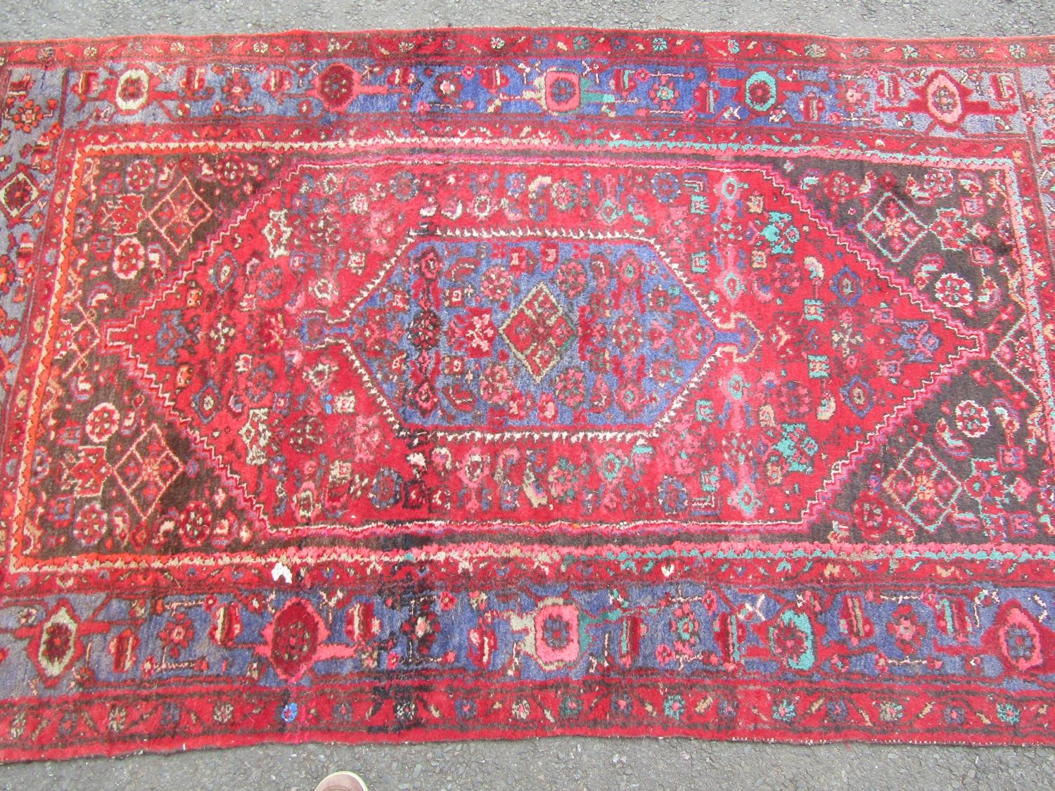 An old Middle Eastern rug with a central medallion and stylised floral pattern, 221cm x 131cm. - Image 2 of 3