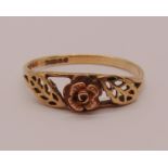Vintage 9ct rose design ring, size Q/R, 2g