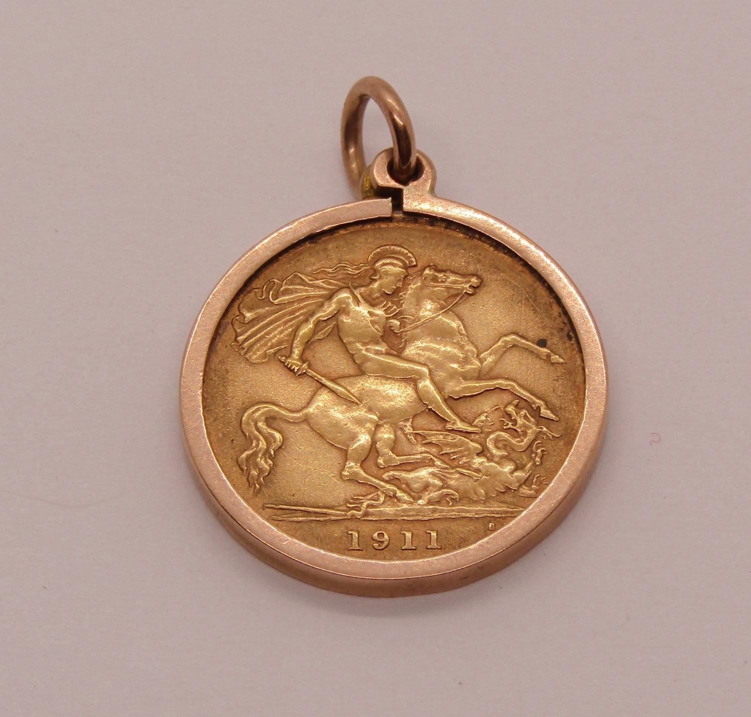 Half sovereign dated 1911 in 9ct pendant mount, 5g