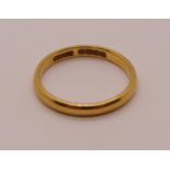 22ct wedding ring, size J, 2.2g