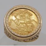 Gents 9ct ring set with a sovereign dated 1925, size Z, 17.5g
