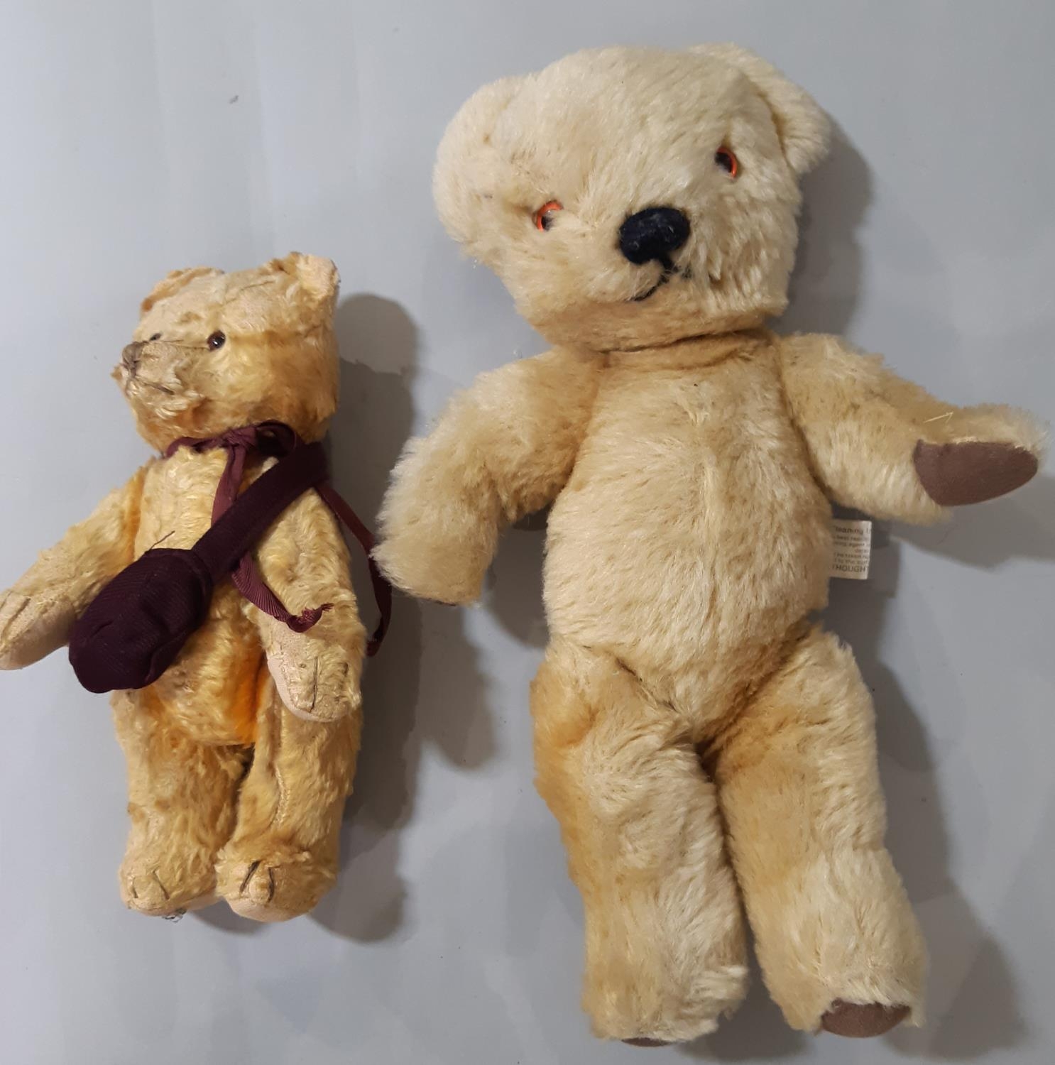 Mixed group of Teddy Bears including a vintage bear by Merrythought, height 32cm, a vintage bear - Bild 5 aus 7