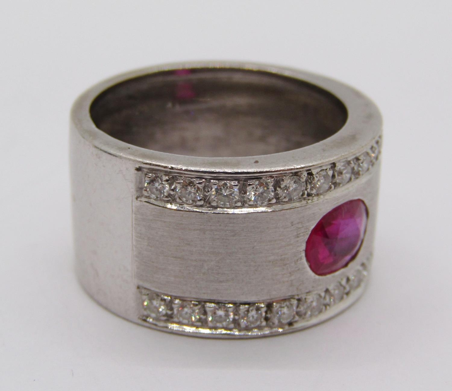 18ct white gold band ring set with an oval ruby and two rows of diamonds, size K/L, 8.9g - Bild 2 aus 4