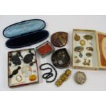Interesting collection of antique costume jewellery to include a mourning brooch commemorating the