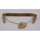 Vintage 9ct bracelet with textured links and heart padlock clasp, 10.5g (clasp af)