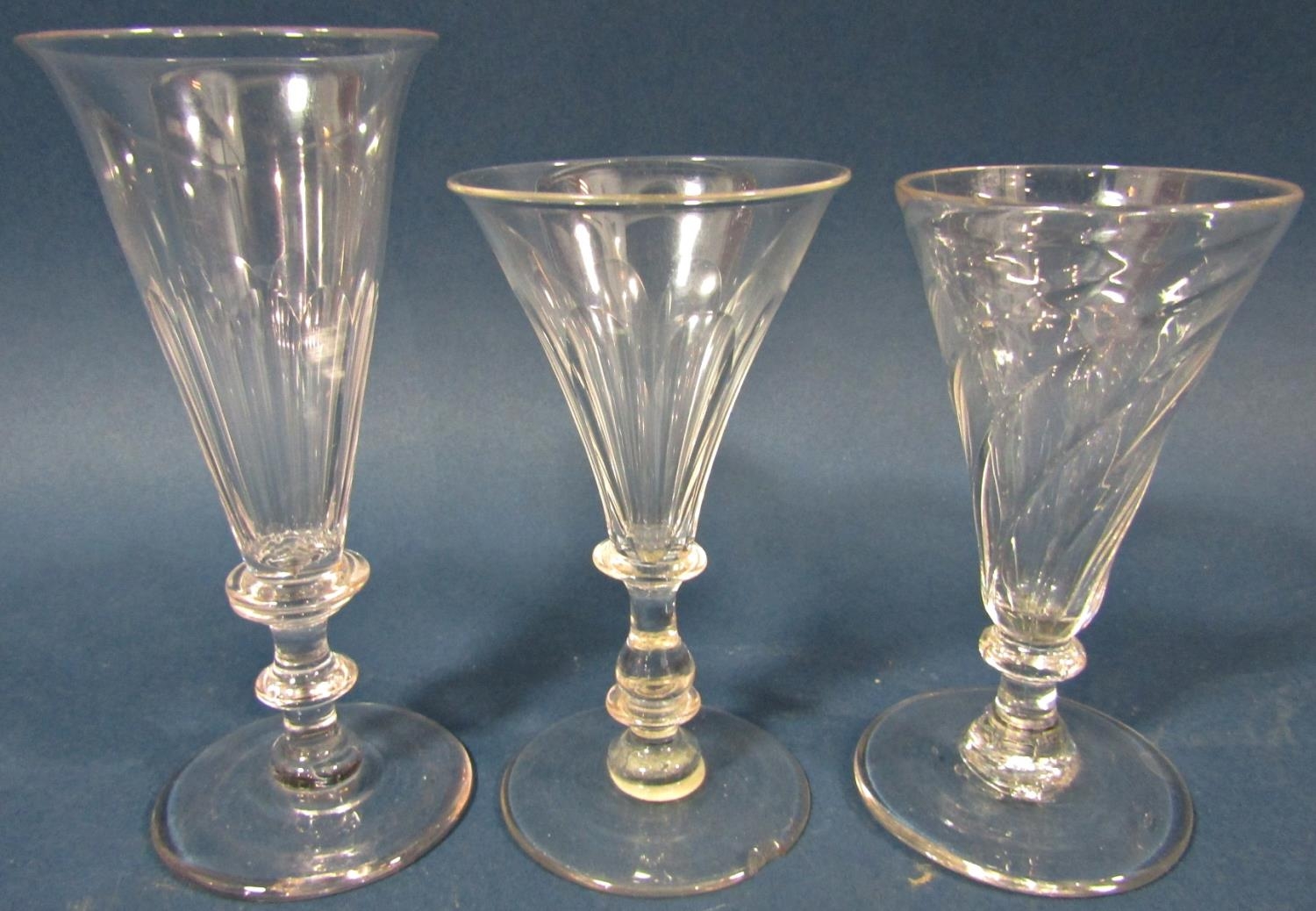 Six Georgian flute shaped wine glasses of varying design. 6 - Bild 3 aus 3