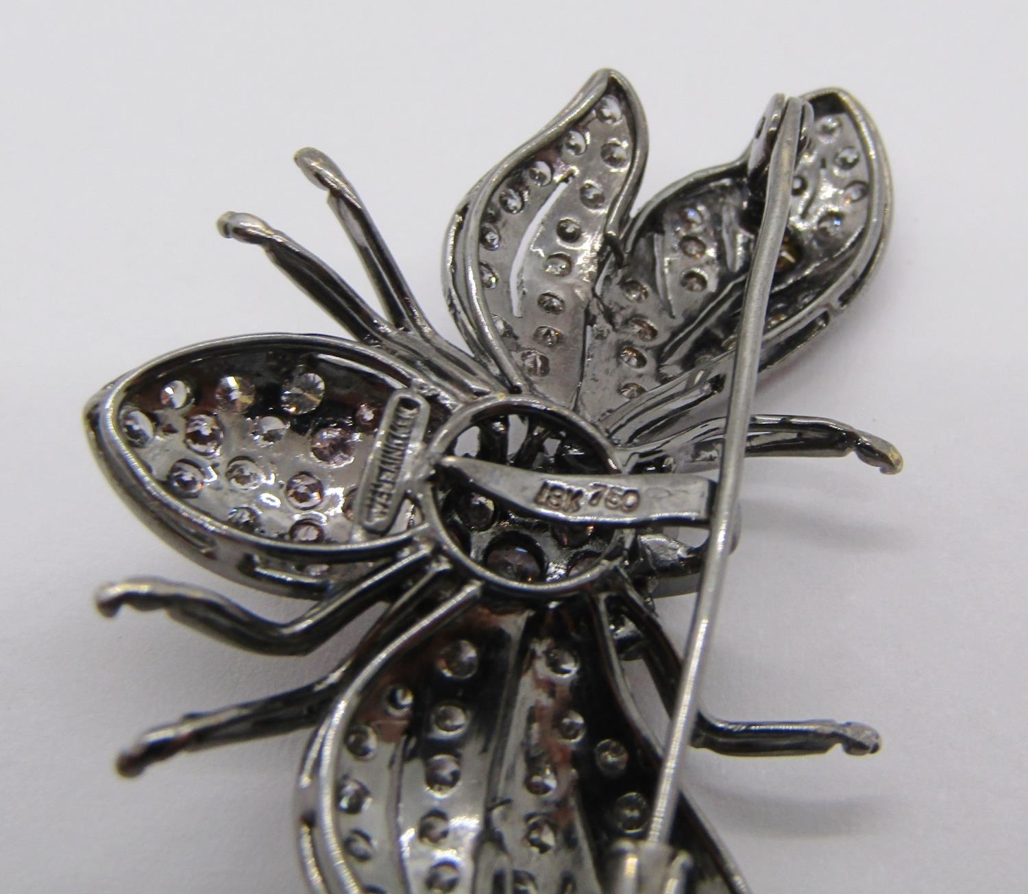 18ct black gold novelty bee brooch / pendant set with fancy coloured diamonds, three largest - Bild 6 aus 7