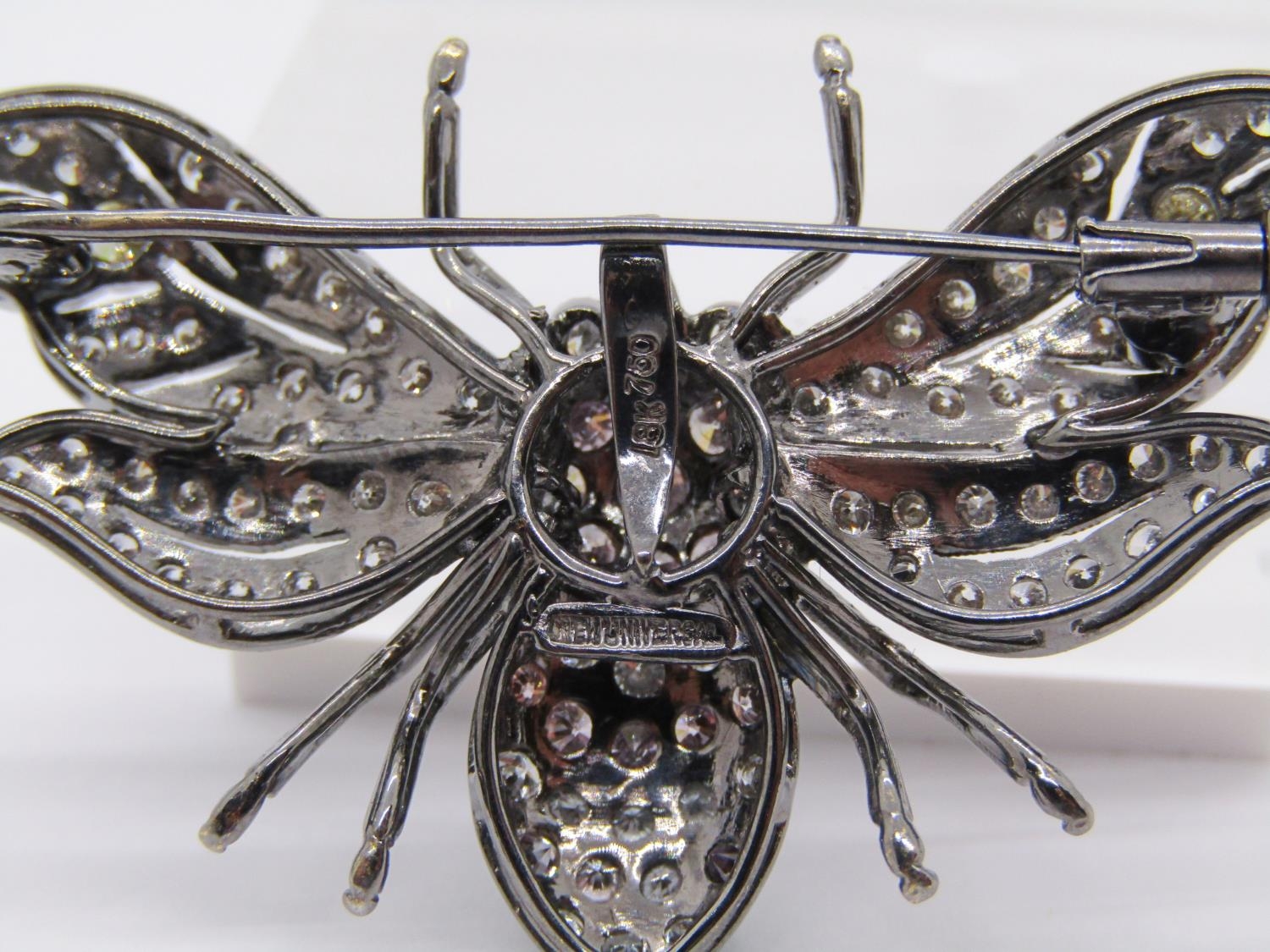 18ct black gold novelty bee brooch / pendant set with fancy coloured diamonds, three largest - Bild 7 aus 7