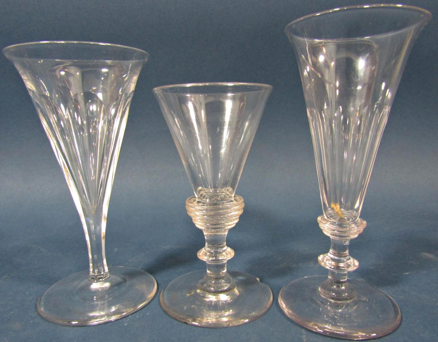 Six Georgian flute shaped wine glasses of varying design. 6 - Bild 2 aus 3