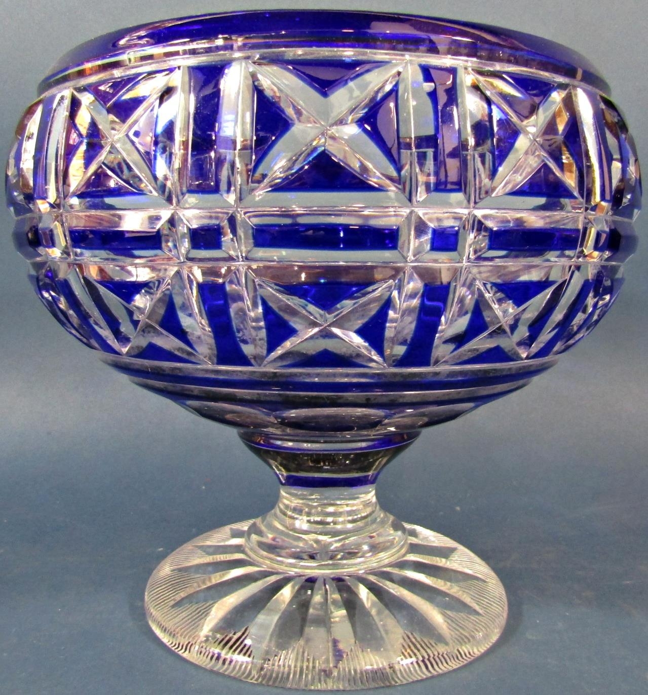 A large heavy cut crystal blue fruit bowl 20cm high x 20cm diam , a similar boat shaped fruit bowl - Bild 2 aus 5