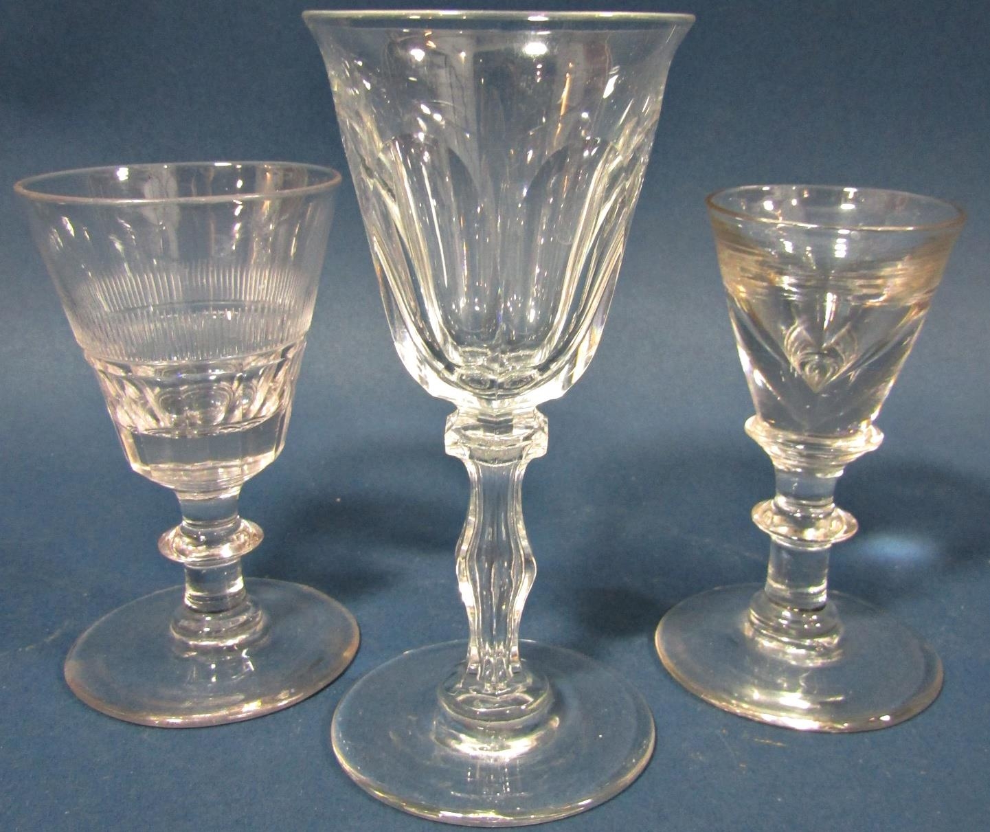 A Georgian facetted baluster wine glass on a facetted stem, a conical shaped wine glass with two - Bild 4 aus 4