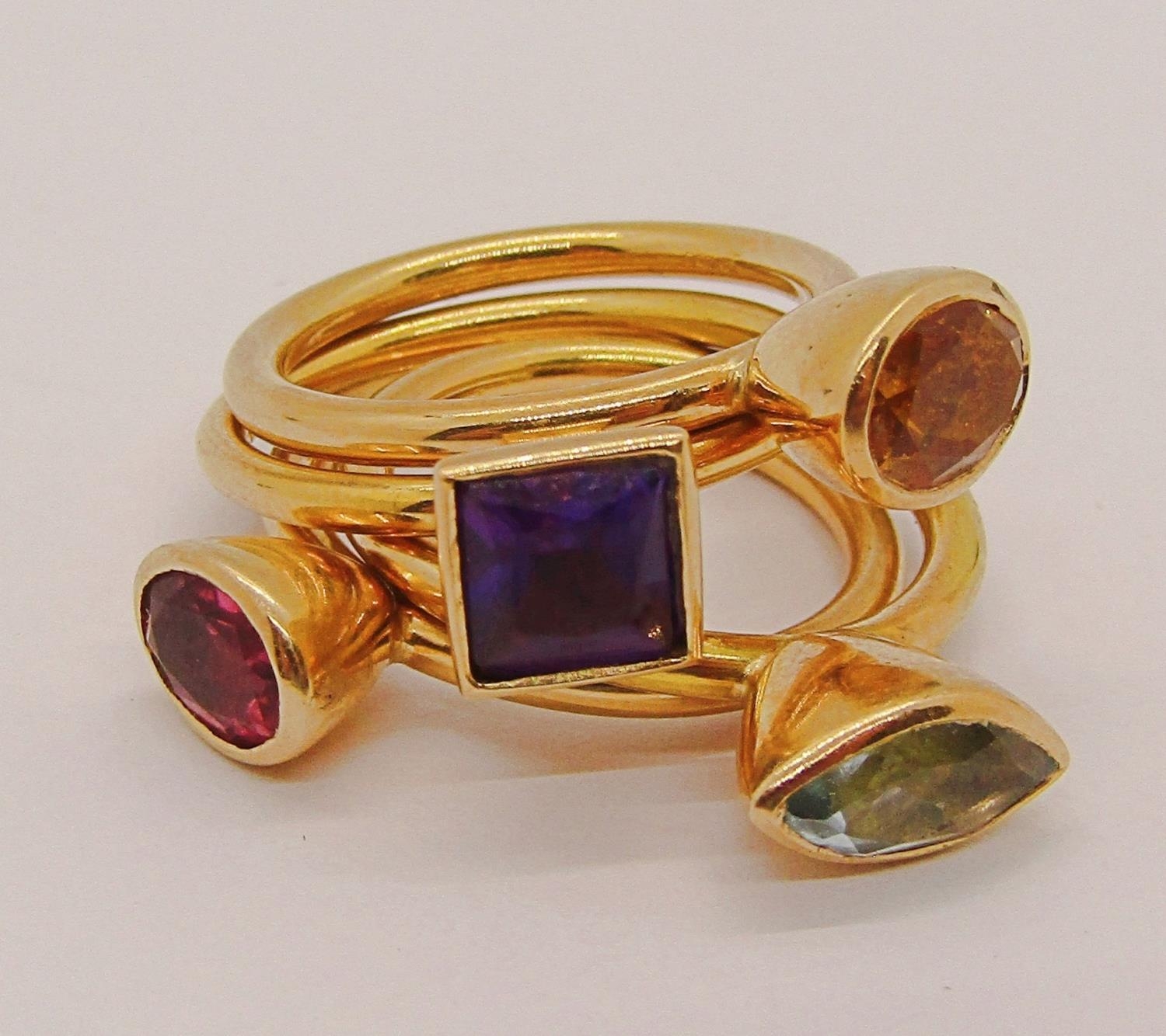 Four 18ct gem set stacking rings by Pascal Jewellery (now Annoushka), citrine, amethyst, topaz and - Bild 3 aus 5