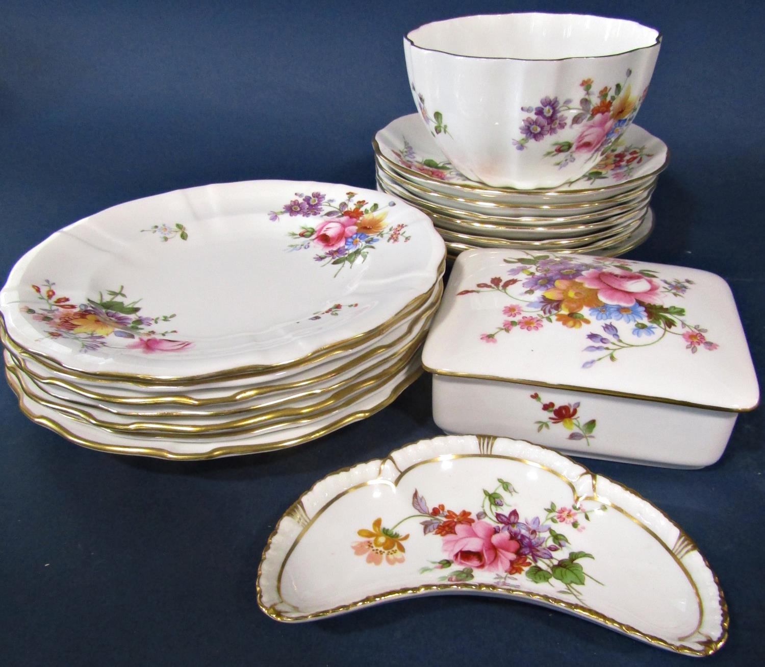 A collection of Royal Crown Derby Posies pattern tea wares comprising nine cups, ten saucers, - Bild 3 aus 4