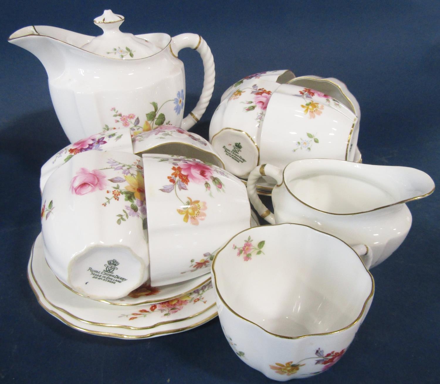 A collection of Royal Crown Derby Posies pattern tea wares comprising nine cups, ten saucers, - Bild 4 aus 4