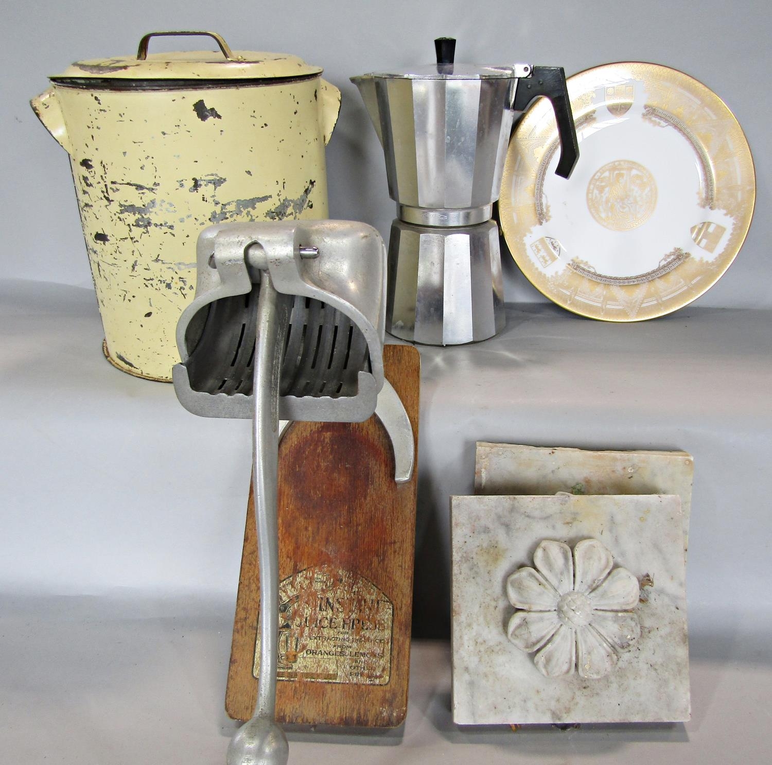 Kitchenalia consisting of an enamel bread bin, a table top mince press, pestles and mortars, - Bild 3 aus 3