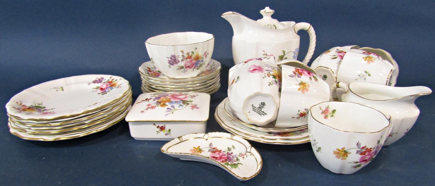 A collection of Royal Crown Derby Posies pattern tea wares comprising nine cups, ten saucers, - Bild 2 aus 4