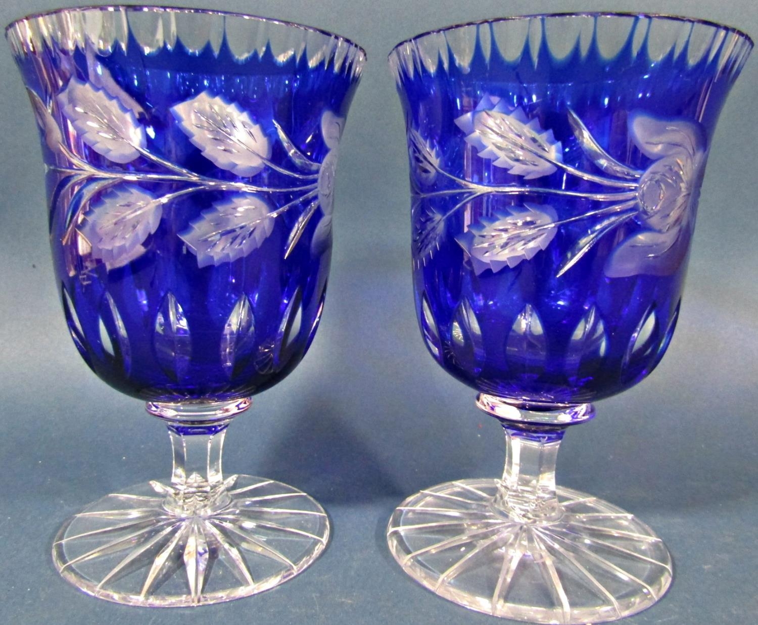 A large heavy cut crystal blue fruit bowl 20cm high x 20cm diam , a similar boat shaped fruit bowl - Bild 5 aus 5