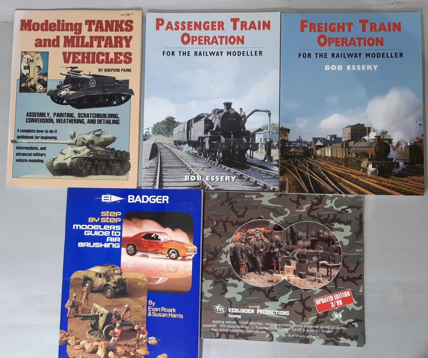 18 model vehicle reference books/ brochures including books on Dinky, Corgi, Matchbox, railway and - Bild 3 aus 4