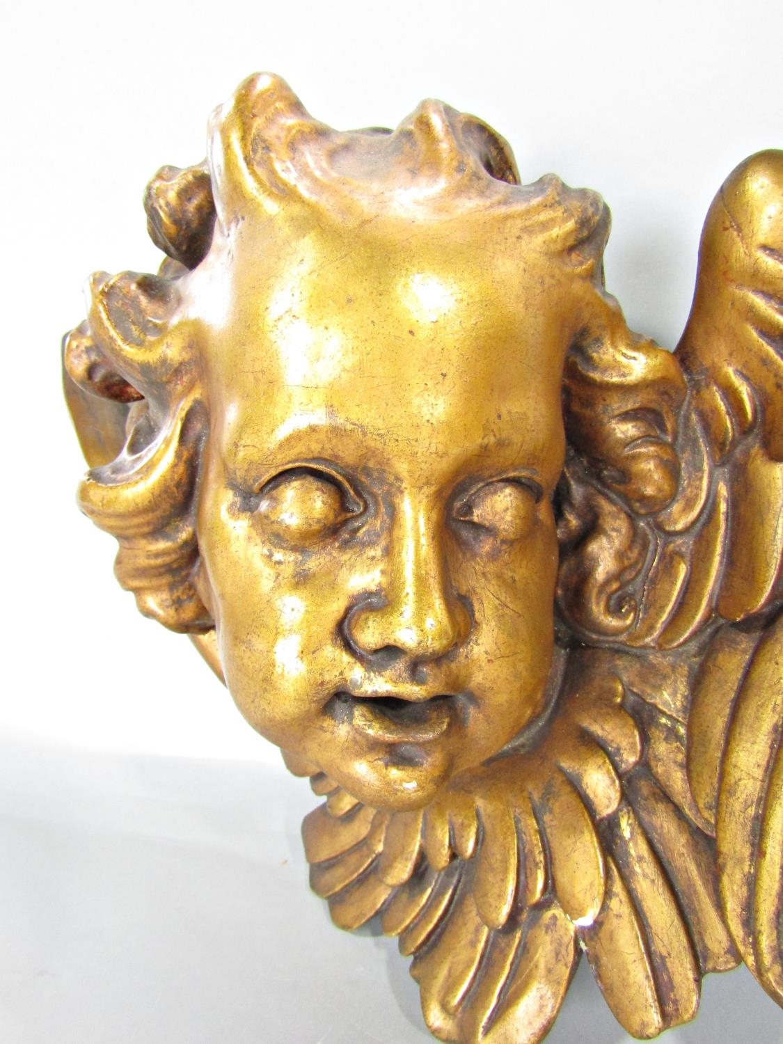 An Angel’s face, terracotta with a gold finish. - Bild 2 aus 3