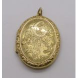 Vintage 9ct locket with engraved decoration, 6.4g