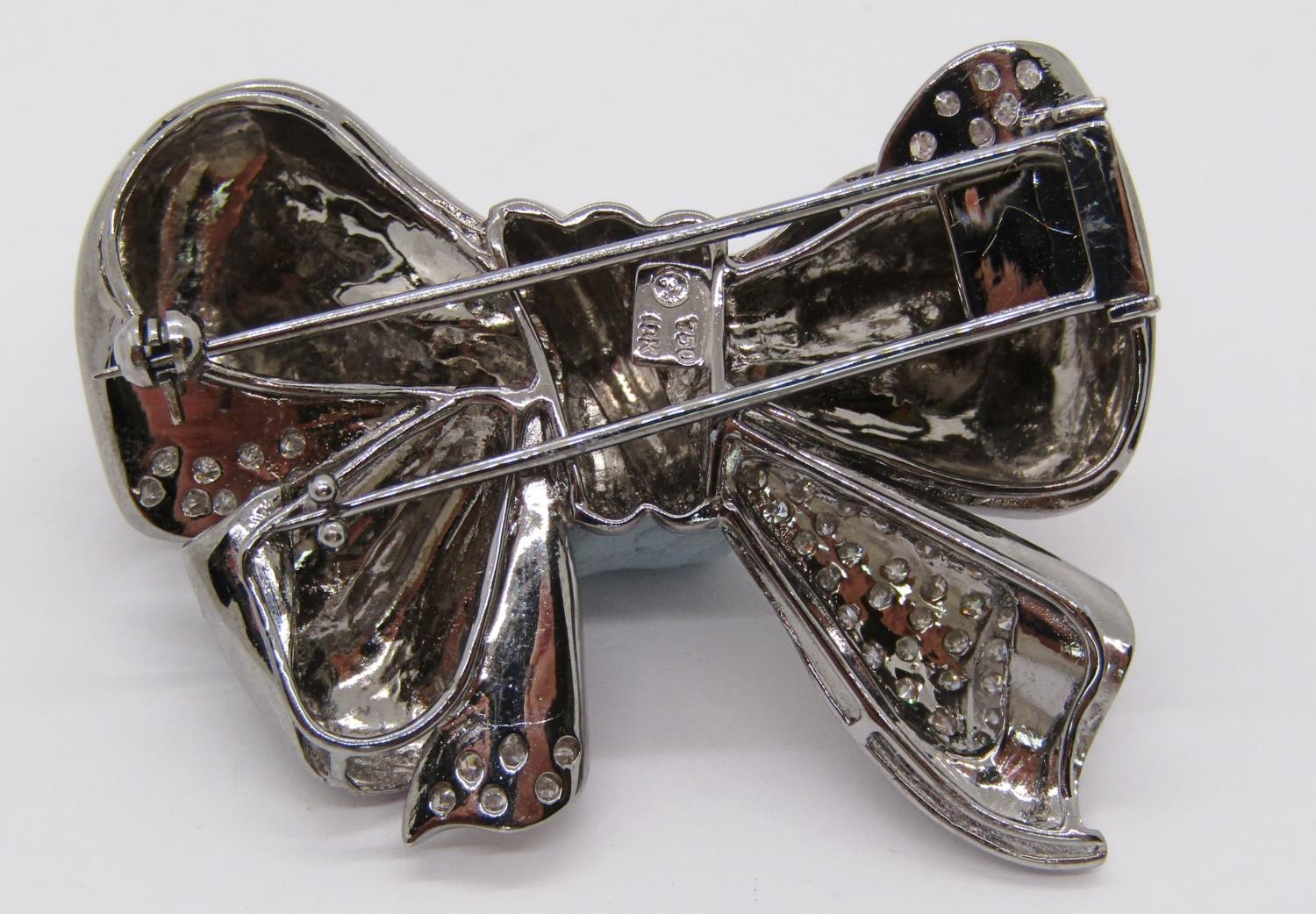 18ct black gold bow brooch pavé set with diamonds, 4.6cm W approx, 26.4g - Bild 3 aus 4