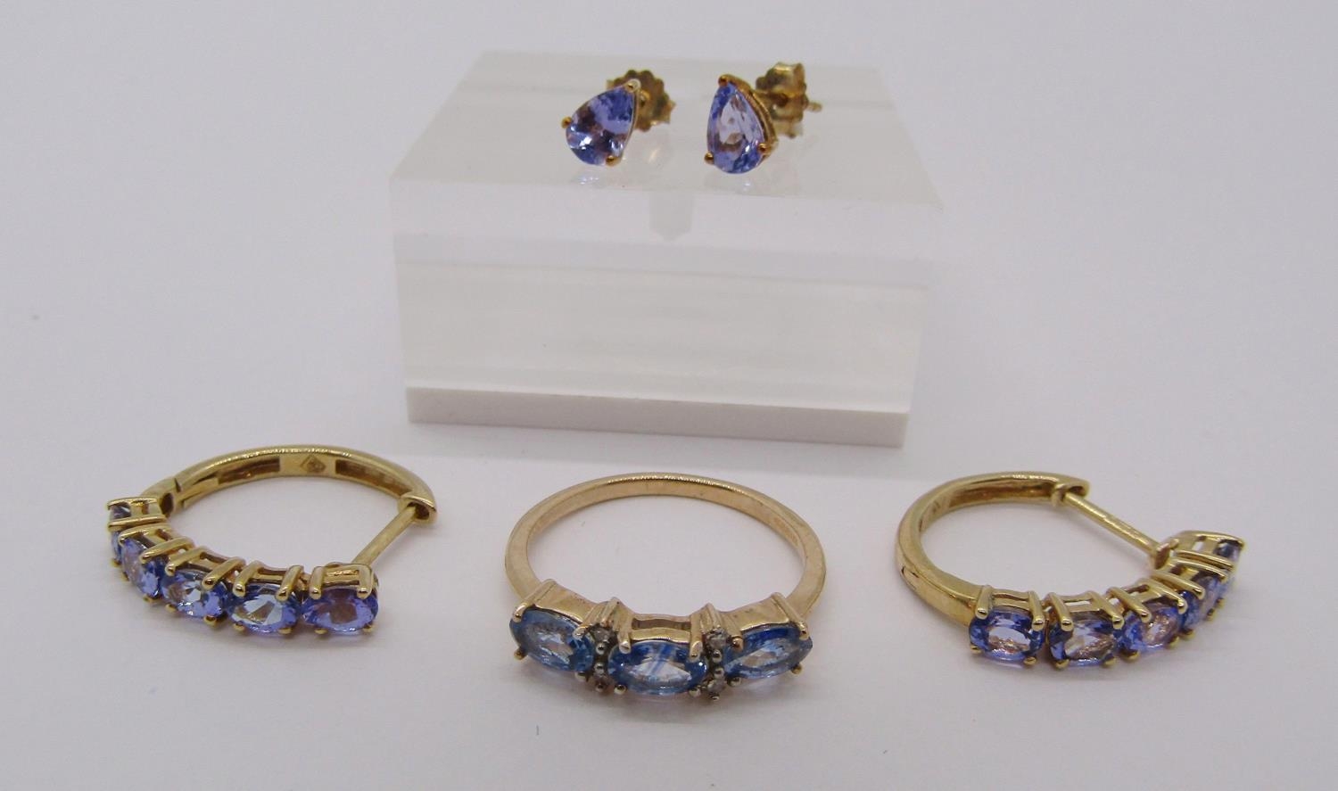 Group of 9ct jewellery comprising a sapphire and diamond ring, size J/K and two pairs of tanzanite