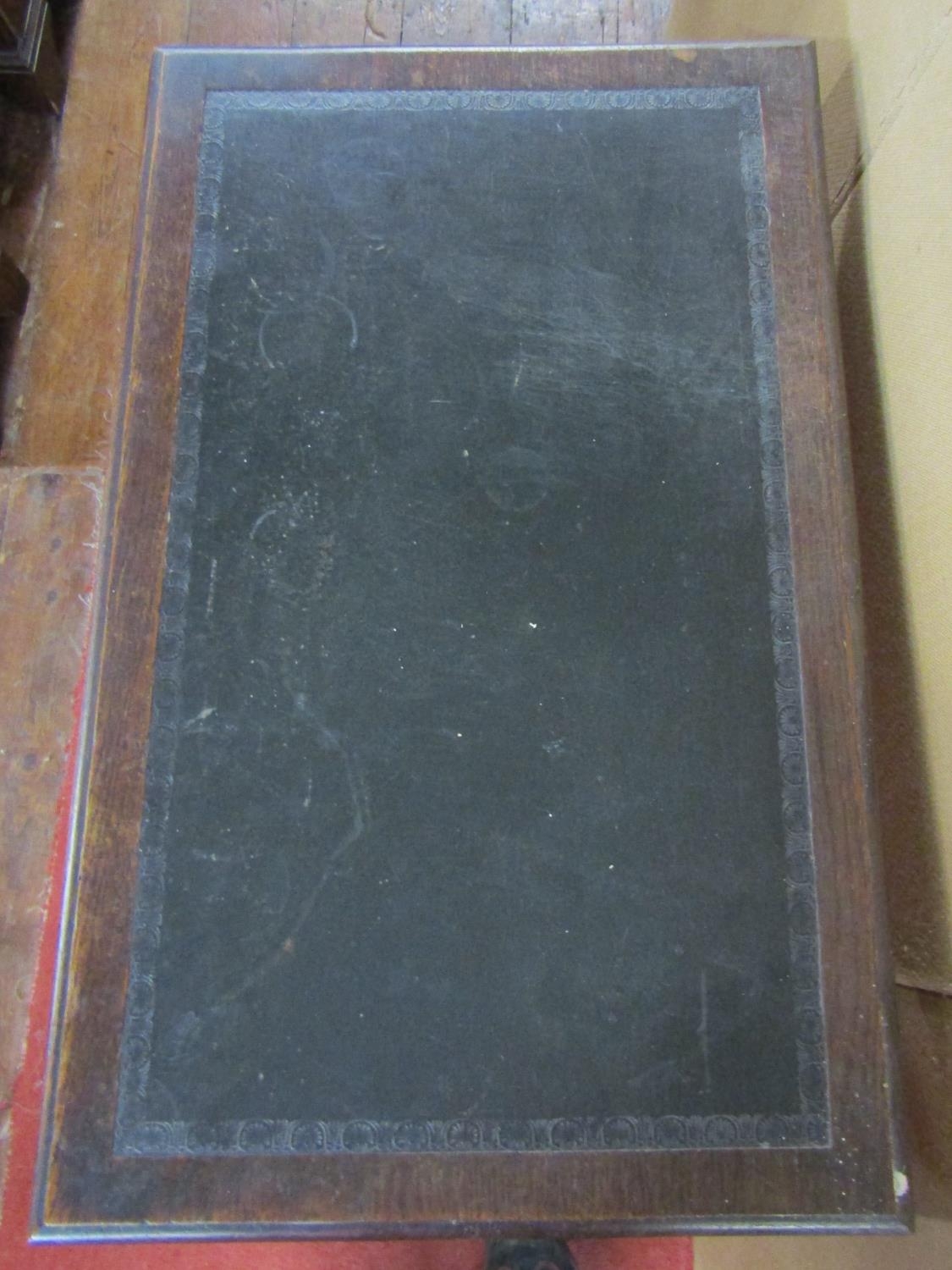 An Edwardian mahogany ladies writing desk, fitted with two frieze drawers on turned supports with - Bild 2 aus 3