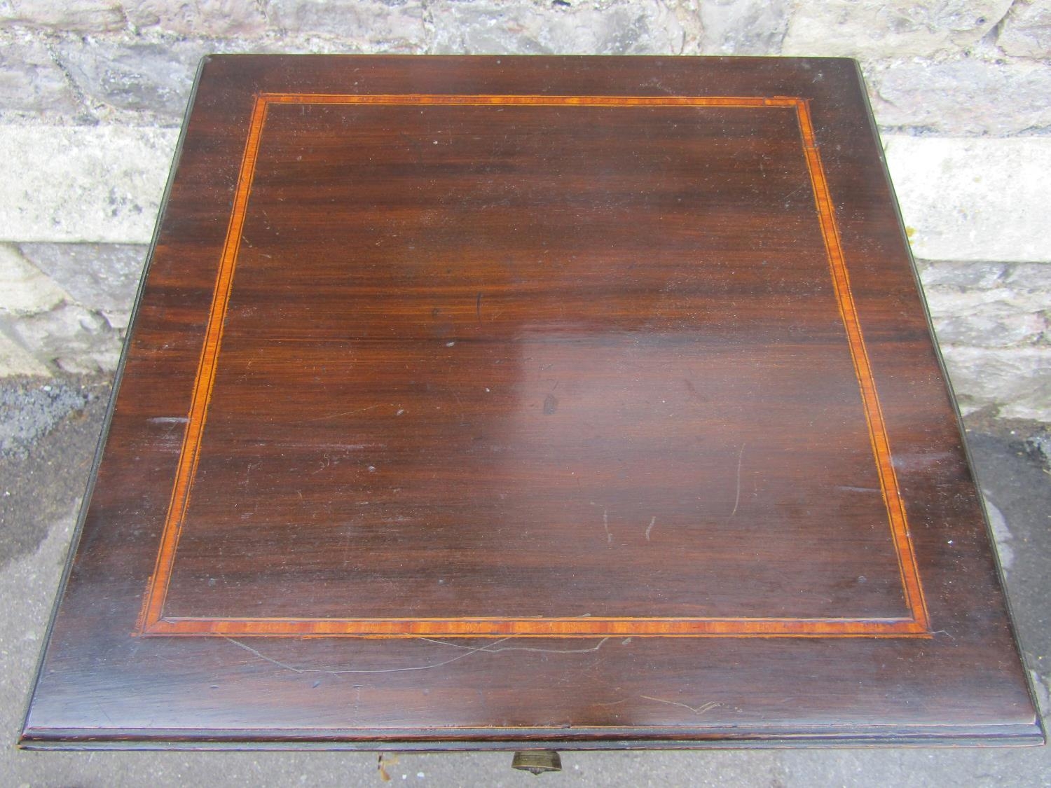 An inlaid Edwardian mahogany pedestal side cabinet of square cut form with satinwood banding and - Bild 2 aus 2