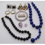 Collection of costume jewellery to include a lapis lazuli bead necklace, further onyx example with