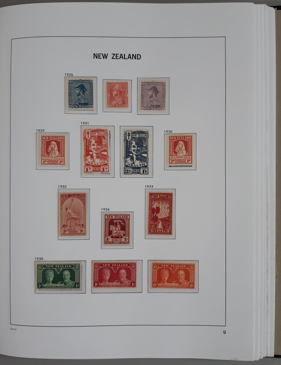 A superb UM, M and U collection of stamps from New Zealand in four hingeless Davo albums from M & - Image 8 of 19