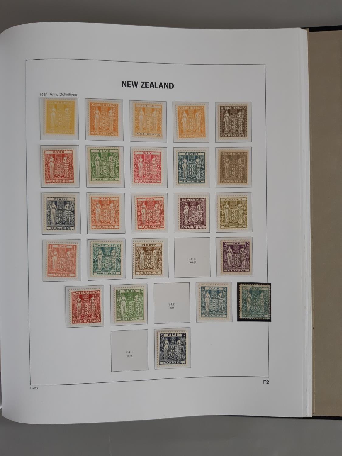 A superb UM, M and U collection of stamps from New Zealand in four hingeless Davo albums from M & - Image 11 of 19