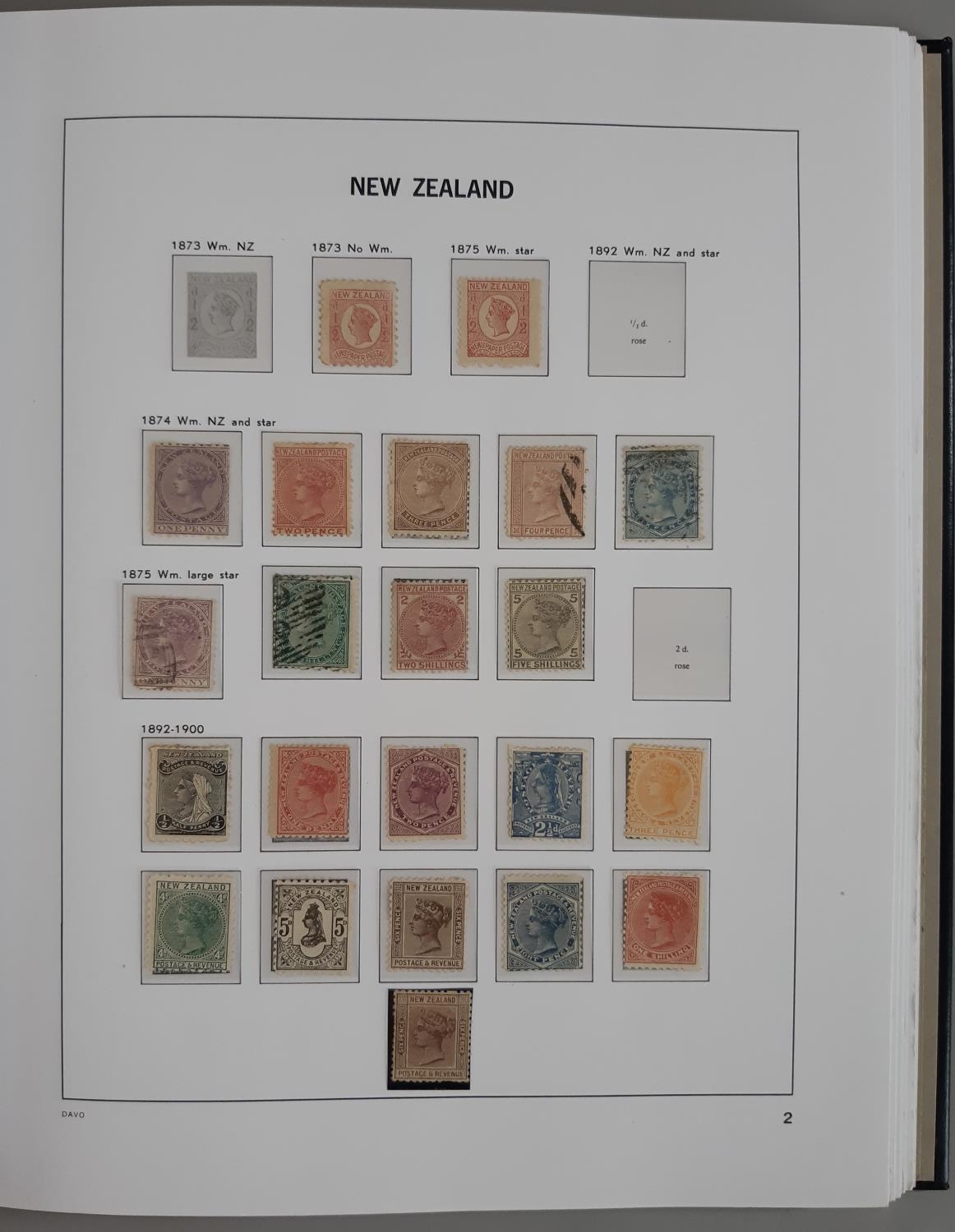 A superb UM, M and U collection of stamps from New Zealand in four hingeless Davo albums from M & - Image 3 of 19