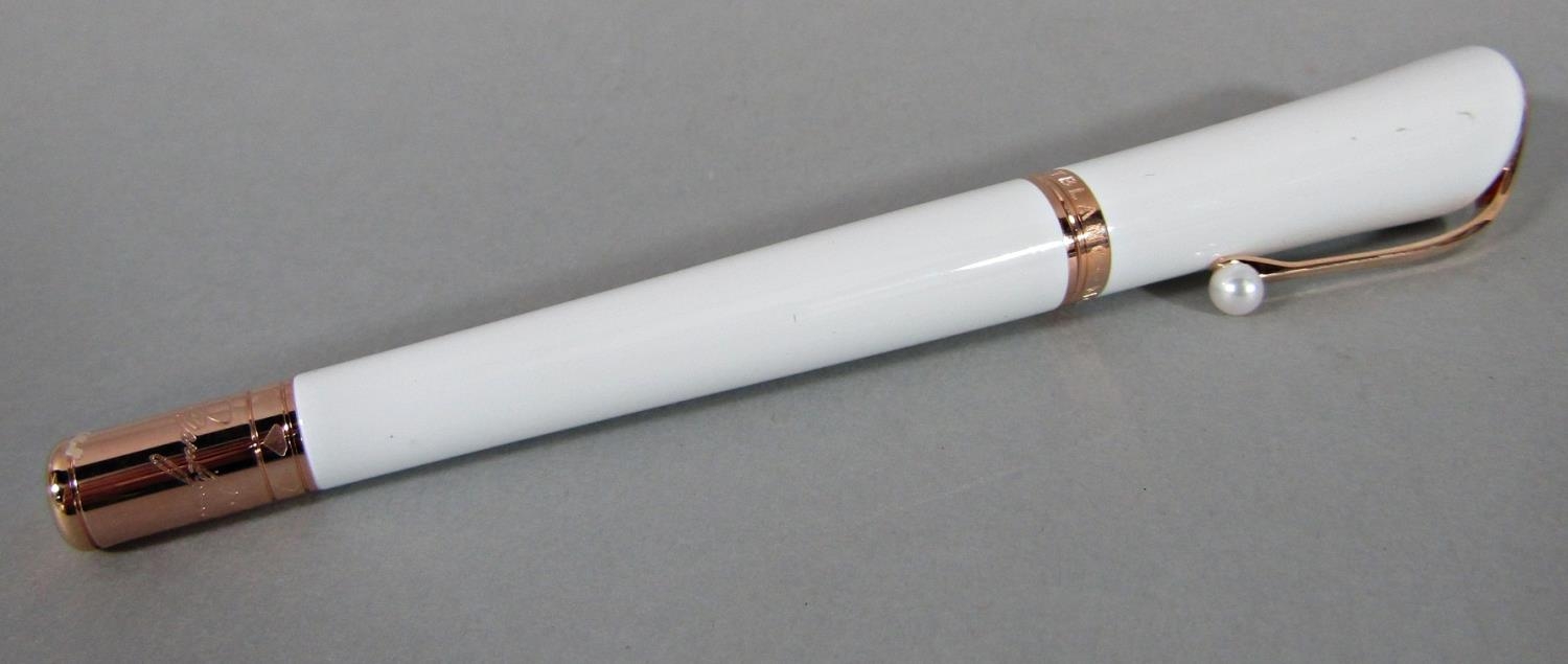 A Mont Blanc Muses Marilyn Monroe's special collection pearl coloured rollerball pen, with box and - Image 3 of 4