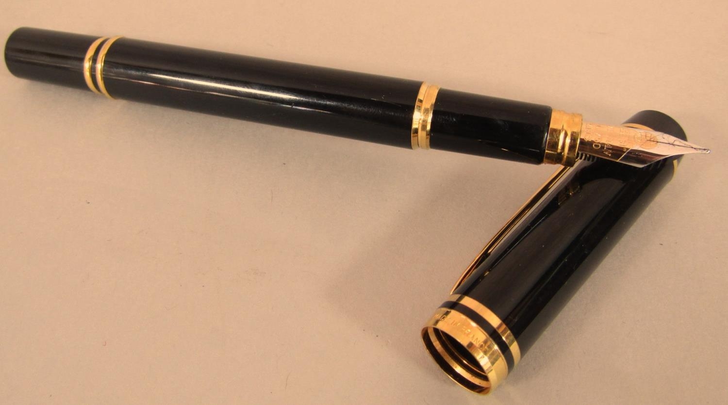 Watermans fountain pen in black and gold with 18ct nib and matching ball point pen - Image 2 of 2