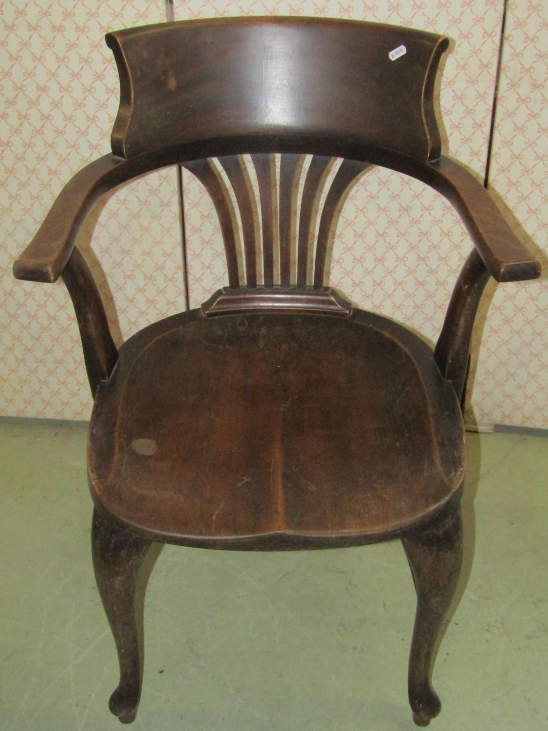 An early 20th century walnut office desk chair with combed splat over a saddle shaped seat - Image 2 of 2