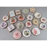 A collection of eighteen vintage compacts and notepads, the majority by Stratton, with floral themes
