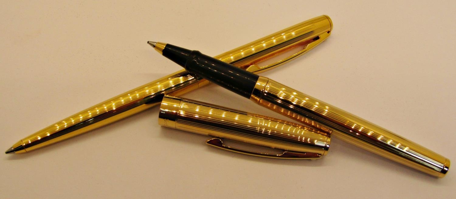 Sheaffer Sagaris 797 fluted gold-plated pen set to include fountain, rollerball and ballpoint pens - Image 2 of 5