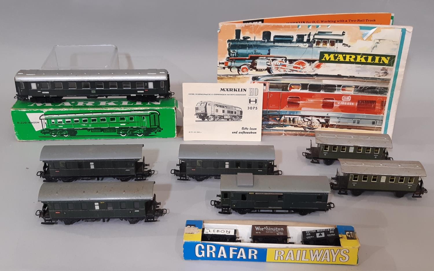 Small collection of HO gauge coaches by Marklin including 6 tin plate second class passenger