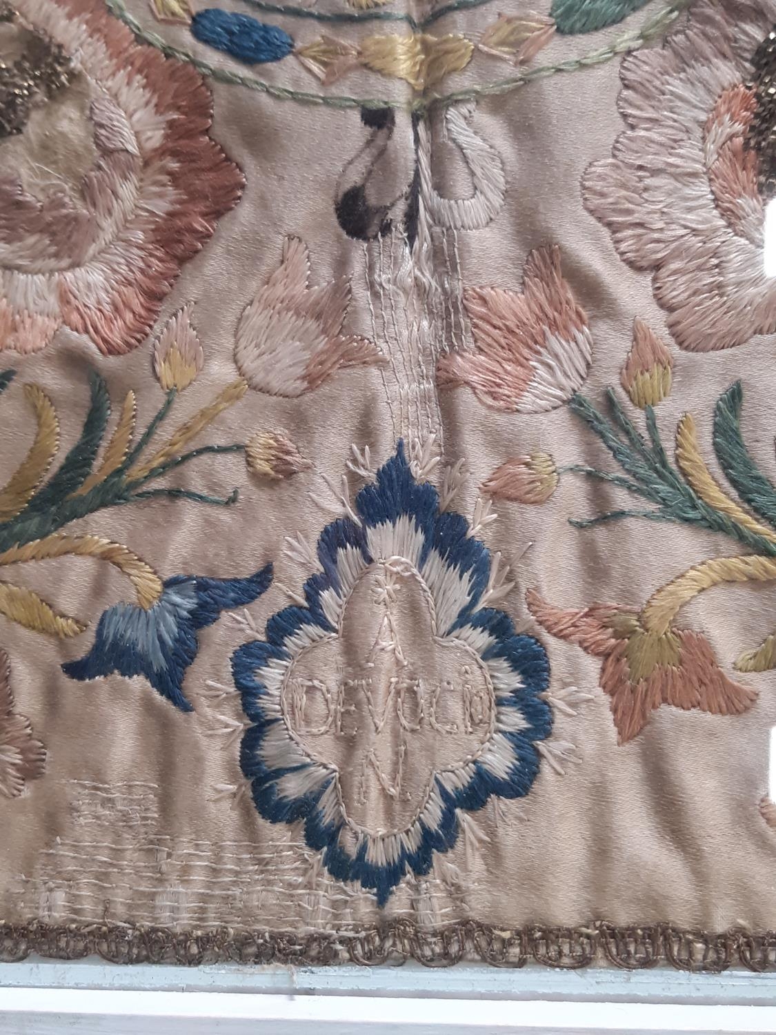 18th century Spanish embroidered silk panel with a floral design in satin stich arranged in - Image 5 of 6