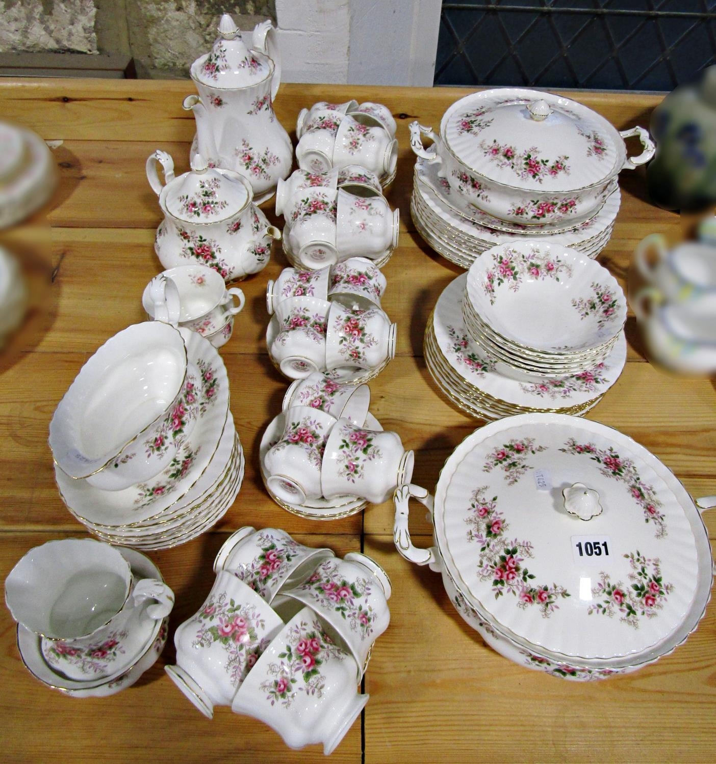 An extensive collection of Royal Albert Lavender Rose pattern tableware's including tureens, - Image 3 of 4